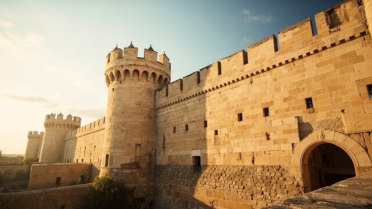 Les remparts d Avignon : 4,3 km d histoire, portes et balade